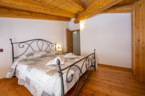 2 bedrooms, bed sheets