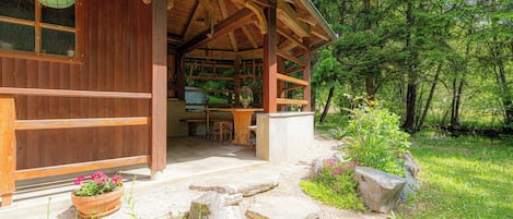 Honeymoon House, Multiple Bedrooms (House Mavko Near Lake Cerknica) | Outdoor dining