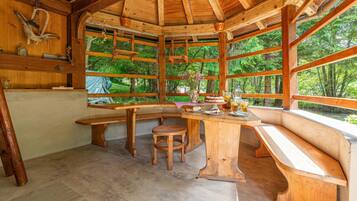 Rumah Bulan Madu, beberapa kamar (House Mavko Near Lake Cerknica) | Tempat makan