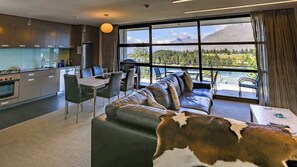 Interior - Panorama Escape  - Lake & Mountain Views! (Queenstown)