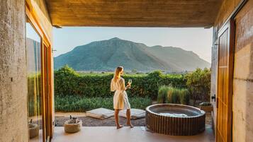 Garden Suite Soak Tub - 1 King Bed | Premium bedding, in-room safe, individually decorated, blackout curtains