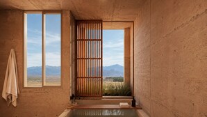 1-Bedroom Villa | Bathroom | Shower, rainfall showerhead, free toiletries, hair dryer