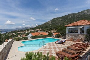 Piscine extérieure