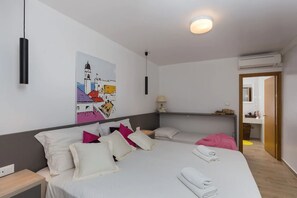 2 chambres, fer et planche à repasser, Wi-Fi, draps fournis