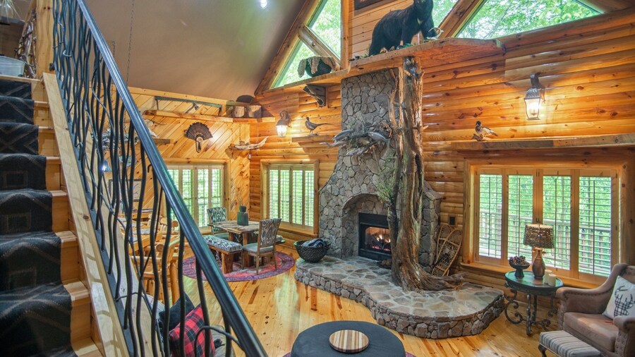 Iron Mountain Lodge 3 Bedroom Cabin by RedAwning