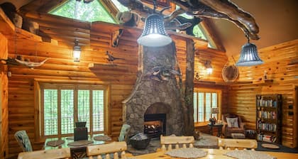Iron Mountain Lodge 3 Bedroom Cabin by RedAwning