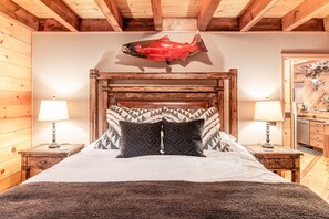 3 bedrooms, desk, laptop workspace, iron/ironing board - Iron Mountain Lodge 3 Bedroom Cabin by RedAwning (Butler)