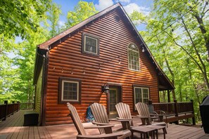 Terrace/patio - Iron Mountain Lodge 3 Bedroom Cabin by RedAwning (Butler)