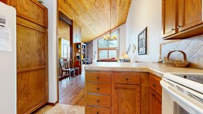 Condo, 2 Bedrooms | Private kitchen | Fridge, oven, coffee/tea maker, toaster - Meadow Ridge 28 Spacious and Secluded, Private Washer Dryer, Close to Eagle by RedAwning (Mammoth Lakes)