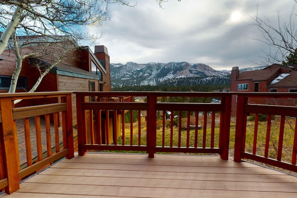Condo, 2 Bedrooms | Property grounds