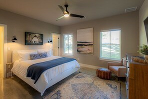 6 bedrooms, desk, iron/ironing board, travel cot