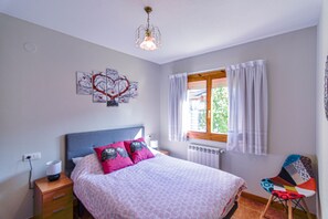 3 chambres, fer et planche à repasser