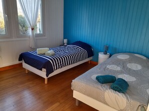 2 chambres, coffres-forts dans les chambres, bureau