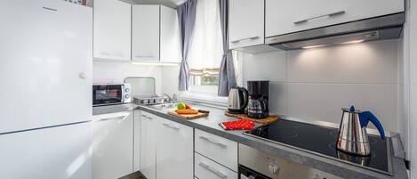 Fridge, microwave, oven, stovetop