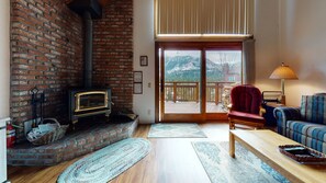 Smart TV, fireplace, DVD player