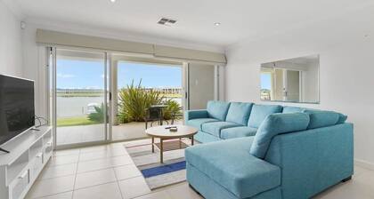 Hindmarsh Island - Waterfront Luxury, Wi-Fi, Linen