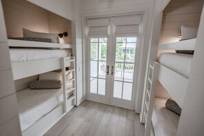 4 bedrooms, iron/ironing board, free WiFi, bed sheets