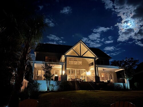  Family House on Lake Murray. 6 bedroom 6 1/2 bath house with big water view. 