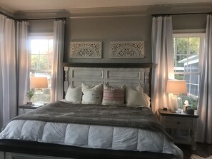 6 bedrooms, desk, iron/ironing board, travel cot