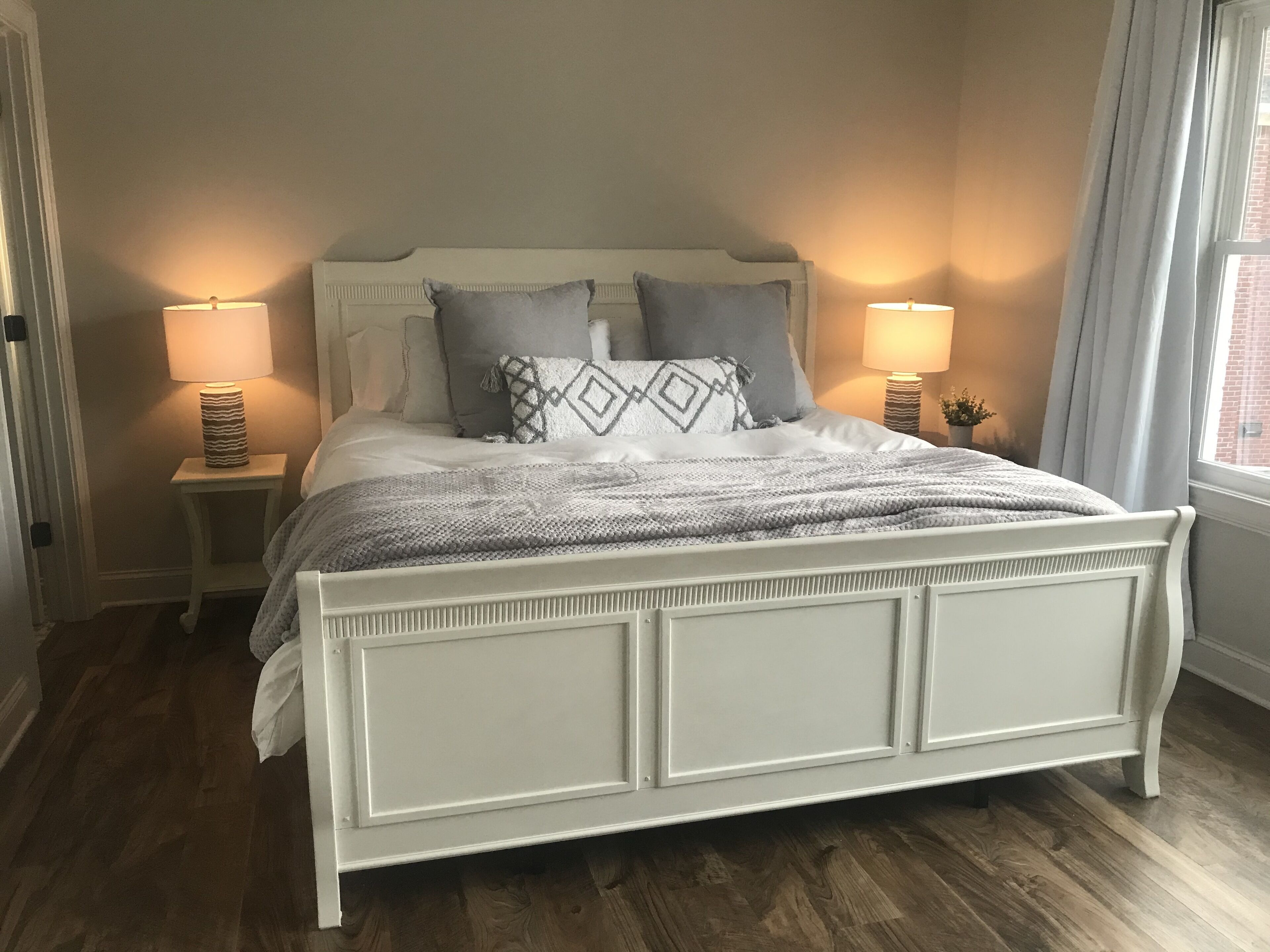 6 chambres, bureau, fer et planche à repasser, lit parapluie