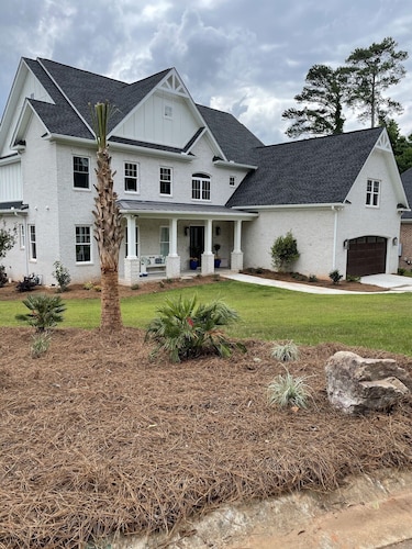  Family House on Lake Murray. 6 bedroom 6 1/2 bath house with big water view. 