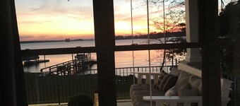  Family House on Lake Murray. 6 bedroom 6 1/2 bath house with big water view. 