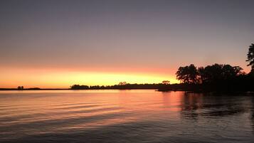 Chaises longues, serviettes de plage