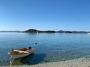 Beach nearby, sun-loungers, beach towels