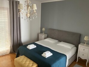 3 chambres, fer et planche à repasser, lit parapluie, Wi-Fi gratuit