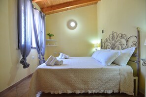Basic Apartment | 2 bedrooms, blackout drapes, iron/ironing board, free WiFi