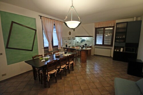 Dory's apartment... for fashion and wine