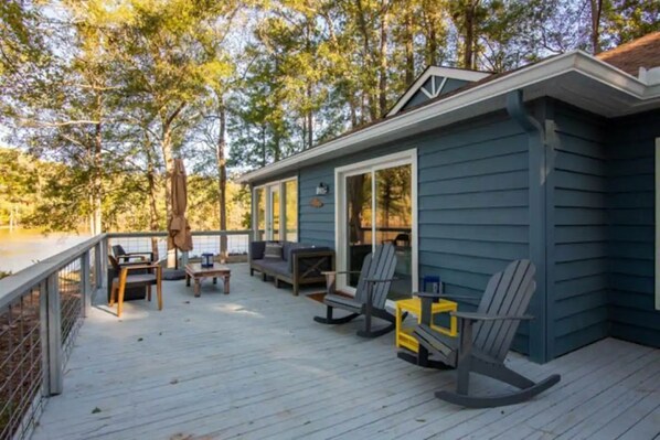 Terrace/patio - Jackson Lake Waterfront Oasis with Stunning Views (Mansfield)