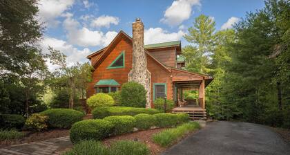 Mountain Cabin, Great Decks, WiFi, Pool Table, Ping Pong Table, & Foosball