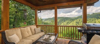 Mountain Cabin, Great Decks, WiFi, Pool Table, Ping Pong Table, & Foosball