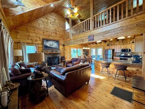 TV, fireplace, books - Mountain Cabin, Great Decks, WiFi, Pool Table, Ping Pong Table, & Foosball (Ferguson)