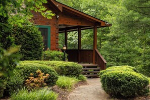 Exterior - Mountain Cabin, Great Decks, WiFi, Pool Table, Ping Pong Table, & Foosball (Ferguson)