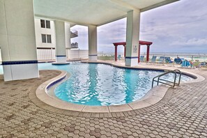 Una piscina cubierta, una piscina climatizada