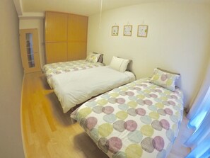 2 chambres, bureau, fer et planche à repasser, accès au Wi-Fi (inclus)