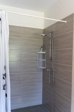 Shower, hair dryer, towels, soap. Vacation at the Eldehof