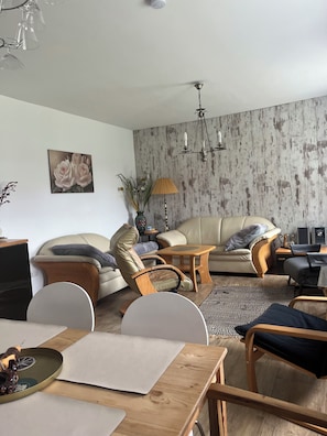 TV, books, stereo - Vacation at the Eldehof (Wredenhagen)