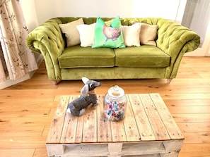 Apartment, 3 Bedrooms | Living area