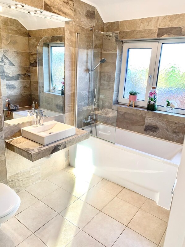 Apartment, 3 Bedrooms | Bathroom | Soap