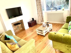 Apartment, 3 Bedrooms | Living room
