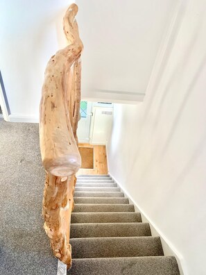 Handrails in stairways - Netherhall Way (Cambridge)