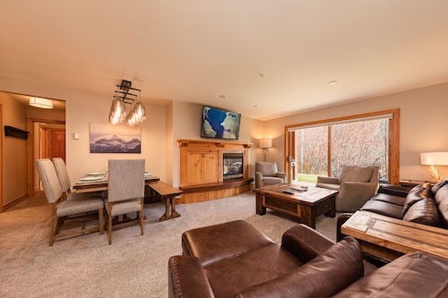 Your home away from home! Newly remodeled 3BR/3BA Teton Creek Resort Condo