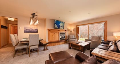 Your home away from home! Newly remodeled 3BR/3BA Teton Creek Resort Condo
