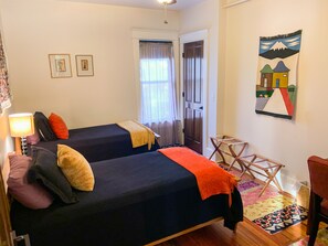 2 bedrooms, desk, free WiFi, bed sheets - 2BR super clean East Nashville, mins to airport, Broadway, Bridgestone, Nissan (Nashville)