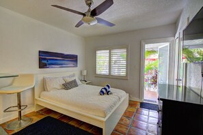 1 bedroom, iron/ironing board, free WiFi, bed sheets - Efficiency 3 on water las olas/beach free kayaks. (Fort Lauderdale)