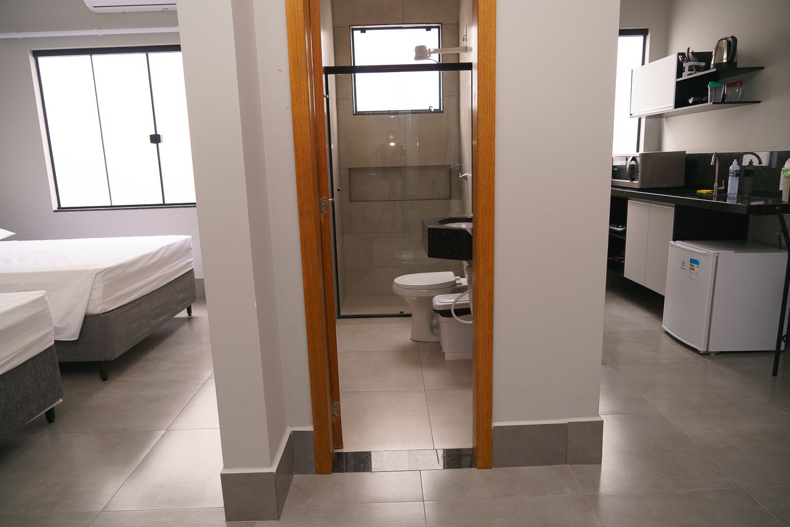 Bàn ủi/dụng cụ ủi quần áo, truy cập Internet không dây miễn phí 