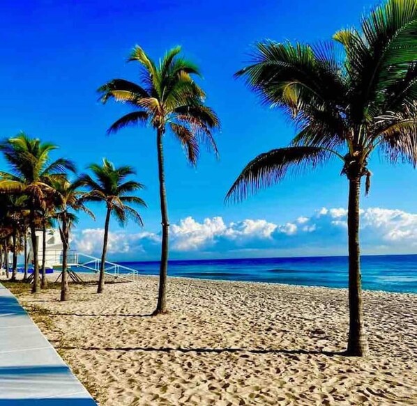 Beach nearby - Penthouse 312 1BR 1blk from the beach w. balcony. (Fort Lauderdale)